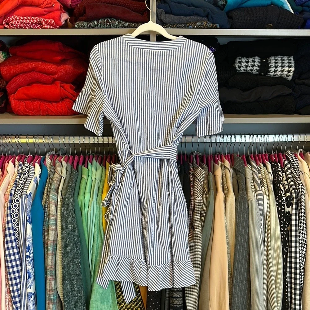 Vineyard Vines blue/white seersucker striped short sleeve v neck dress size 0